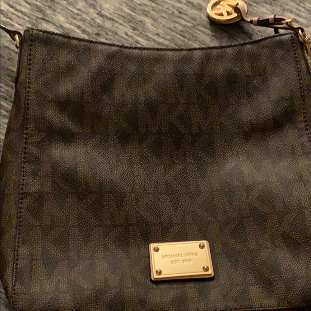 MK cross body